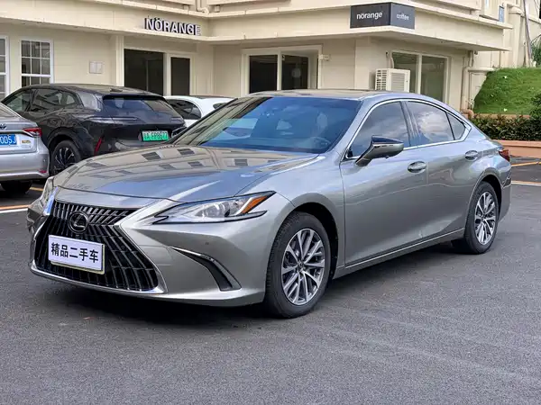 Lexus ES 2024
