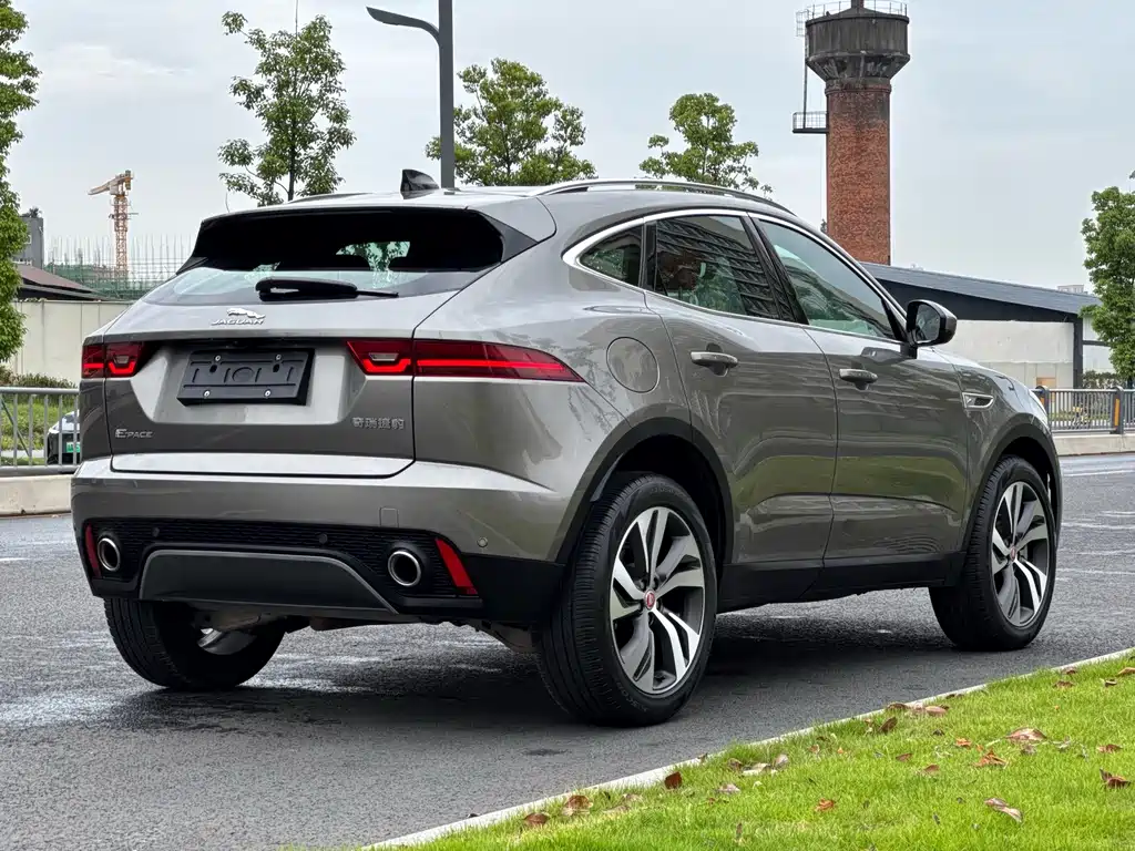 Jaguar E-PACE 2023 — фото 17