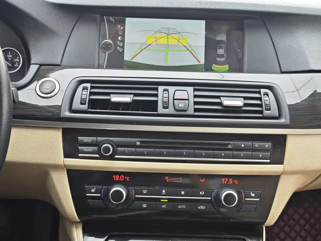 BMW 5 Series 2012 — фото 20
