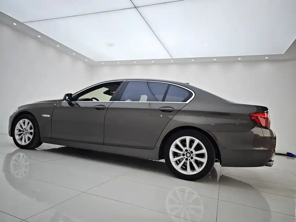 BMW 5 Series 2012 — фото 14