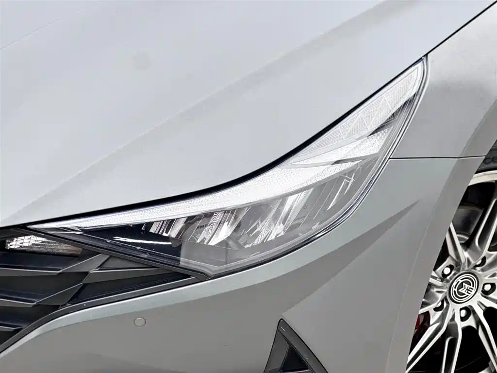 Hyundai Elantra 2022 — фото 16