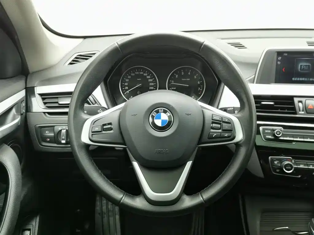 BMW X1 2018 — фото 11
