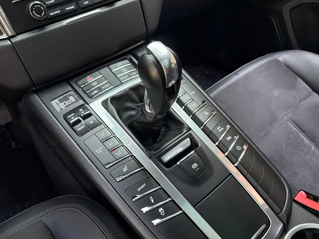 Porsche Macan 2016 — фото 16