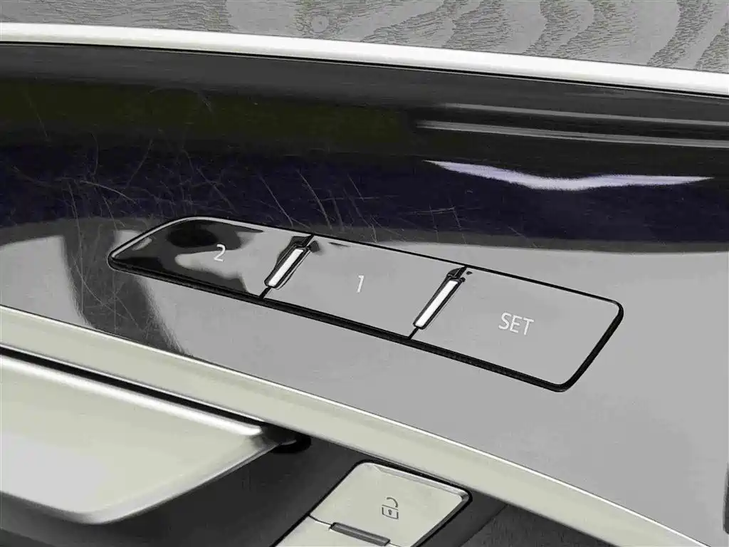 Audi A8 2023 — фото 15
