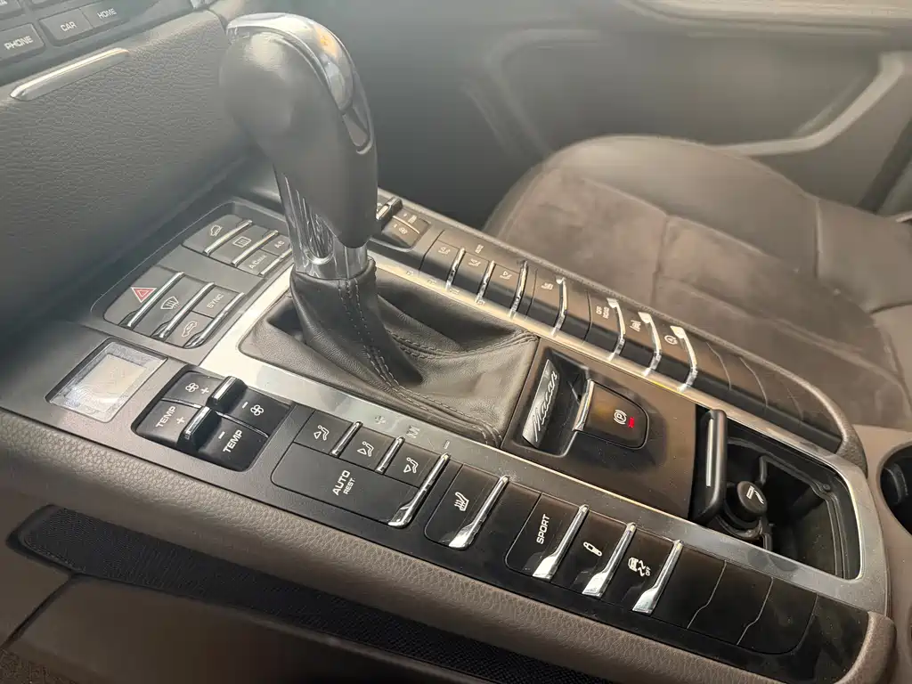 Porsche Macan 2016 — фото 14
