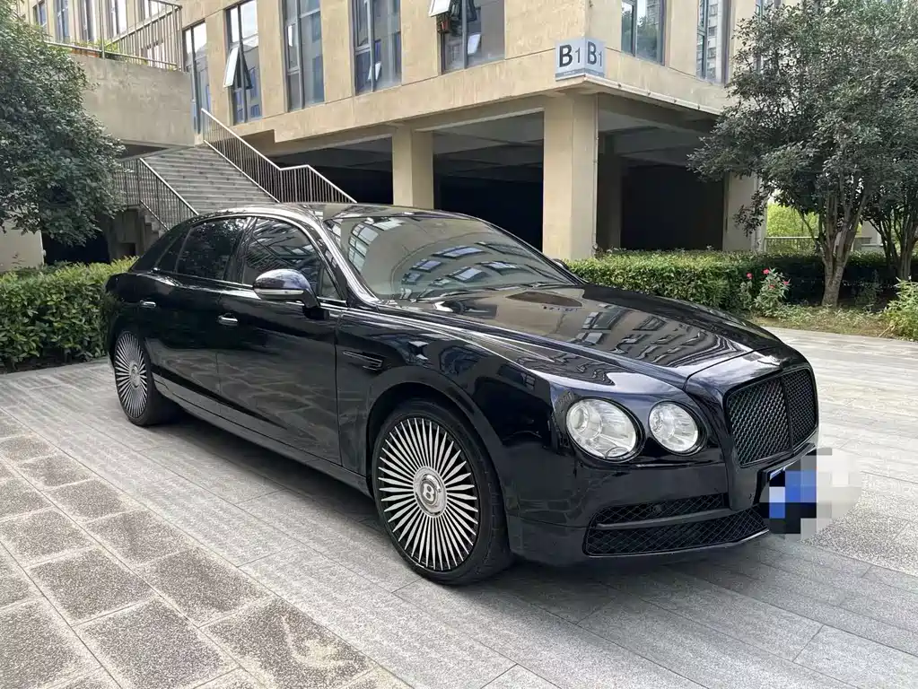 Bentley Flying Spur 2015 — фото 1