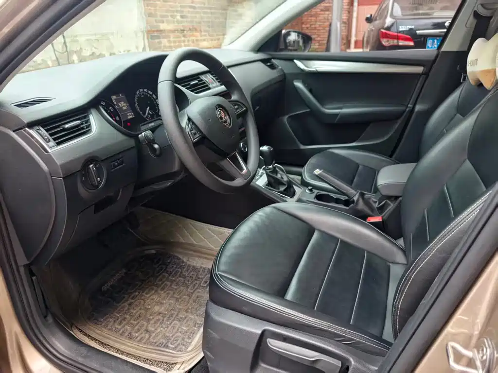 Skoda Octavia 2020 — фото 11