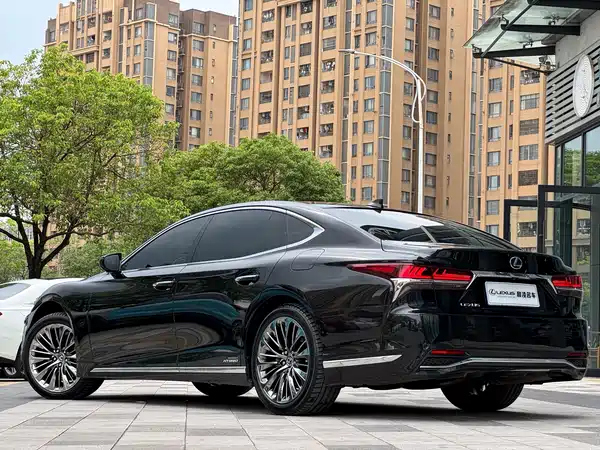 Lexus LS 2019