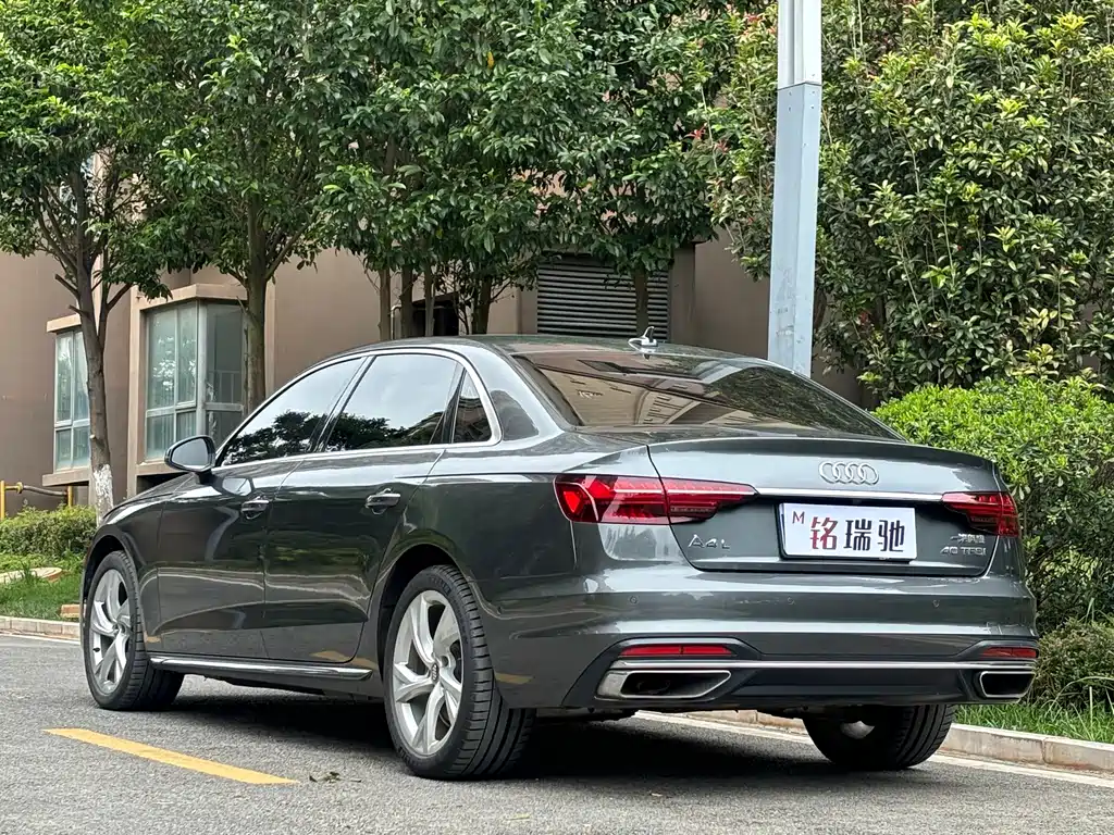 Audi A4L 2021 — фото 6