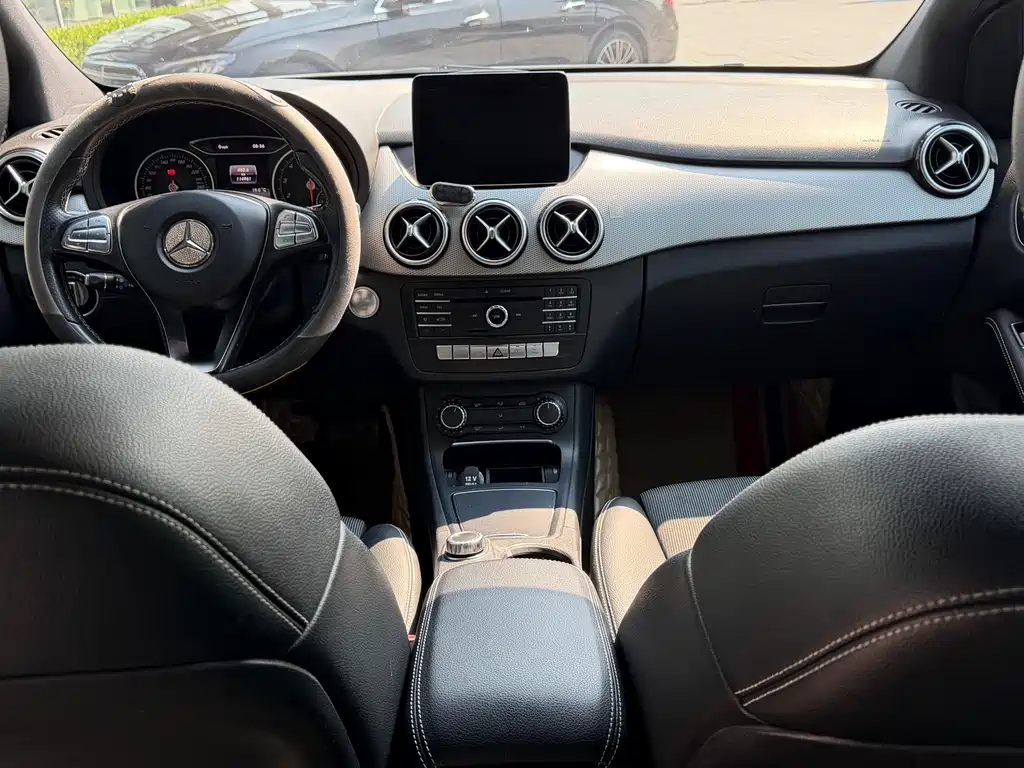 Mercedes-Benz B-Class 2016 — фото 11