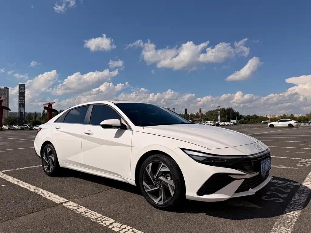 Hyundai Elantra 2023