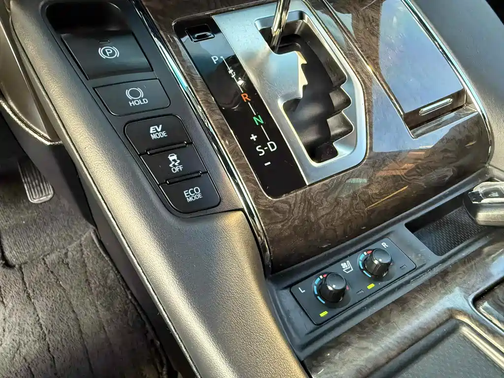 Toyota Vellfire 2021 — фото 18
