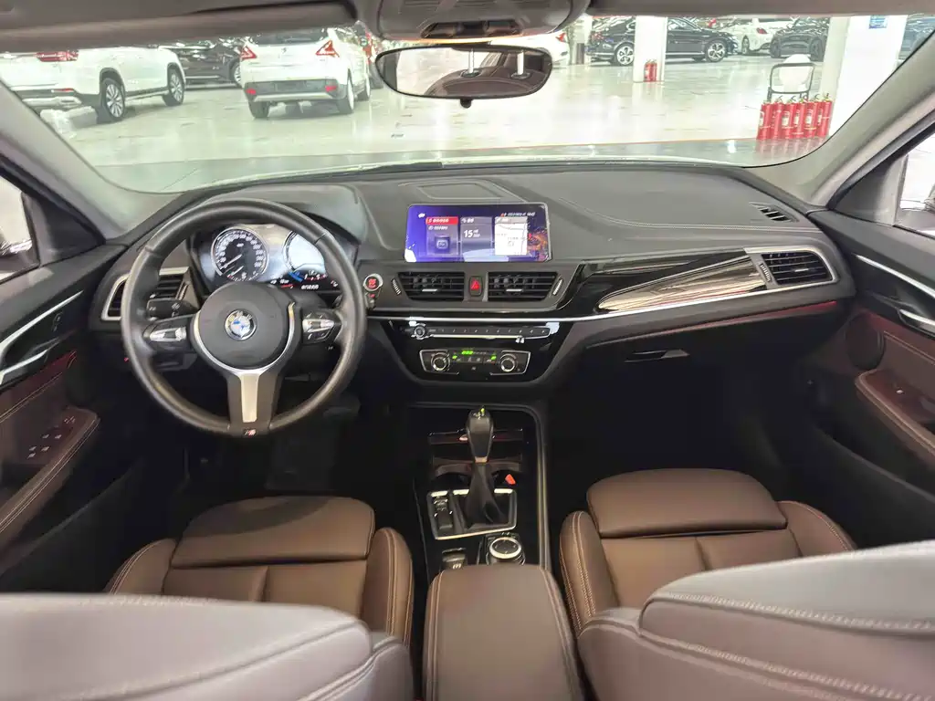 BMW 1 Series 2019 — фото 12