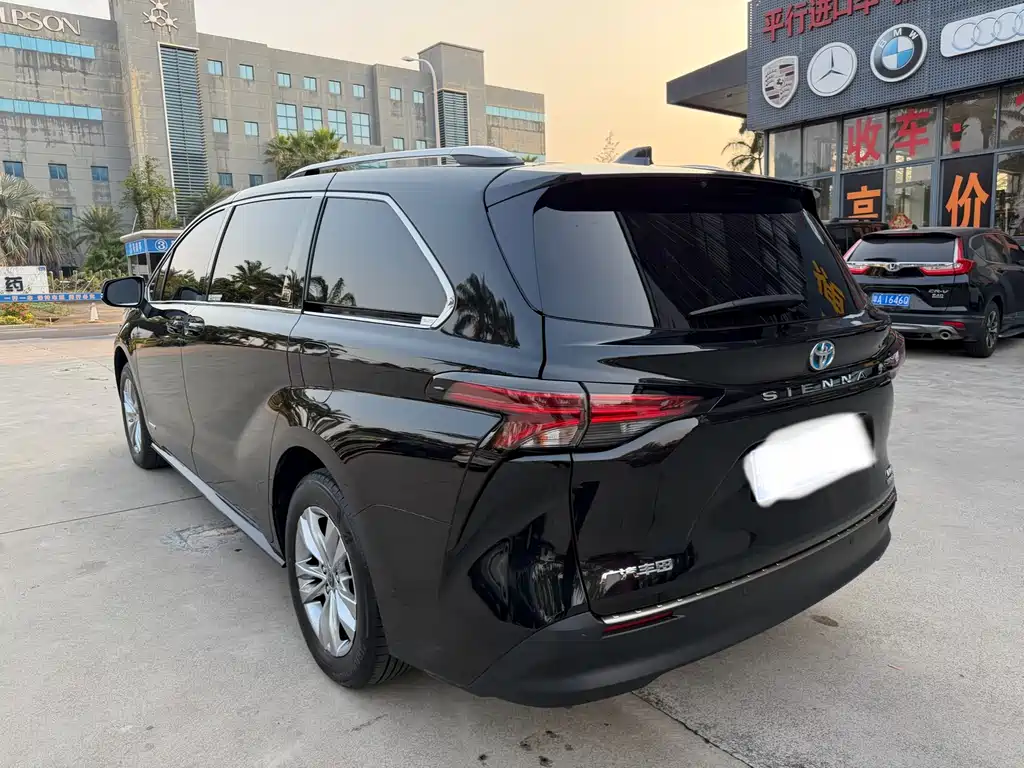 Toyota Sienna 2023 — фото 13