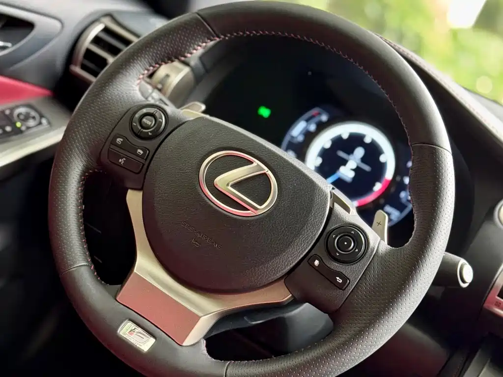 Lexus IS 2015 — фото 9