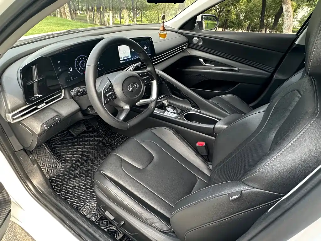 Hyundai Elantra 2023