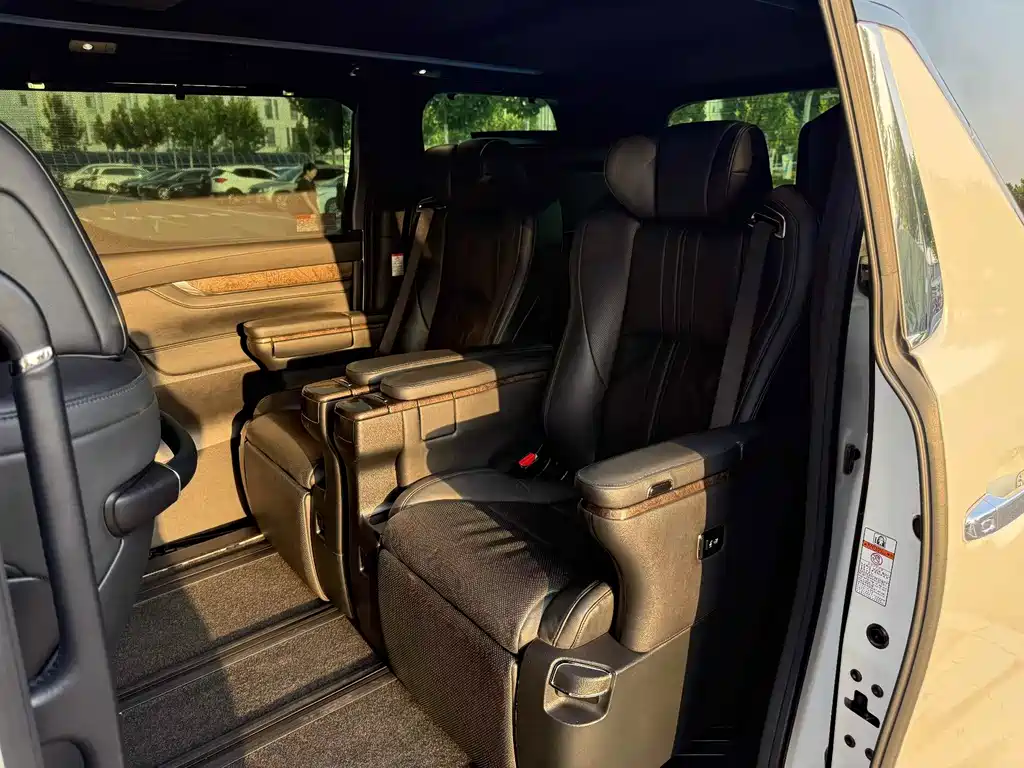 Toyota Vellfire 2021 — фото 10