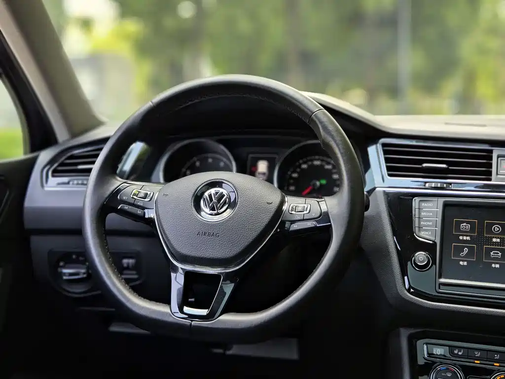 Volkswagen Tiguan L 2018 — фото 10