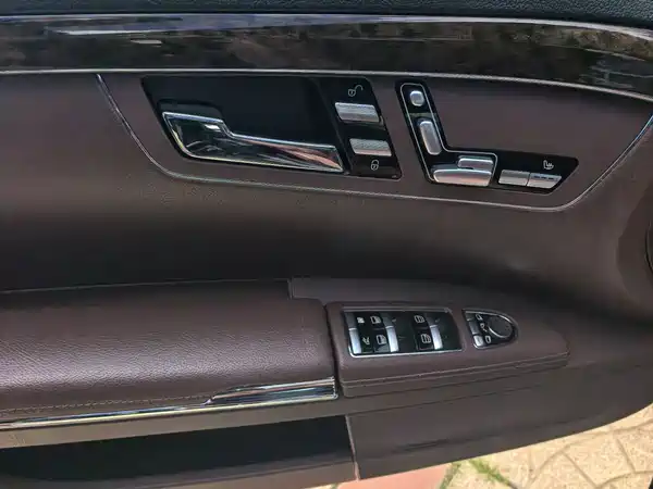Mercedes-Benz S-Class 2012