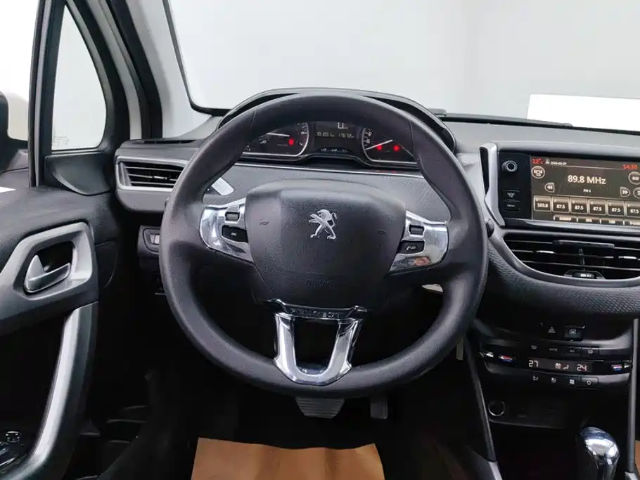 Peugeot 2008 2015 — фото 15