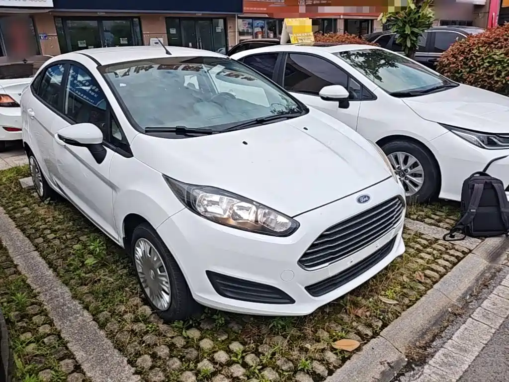 Ford Fiesta 2016 — фото 4