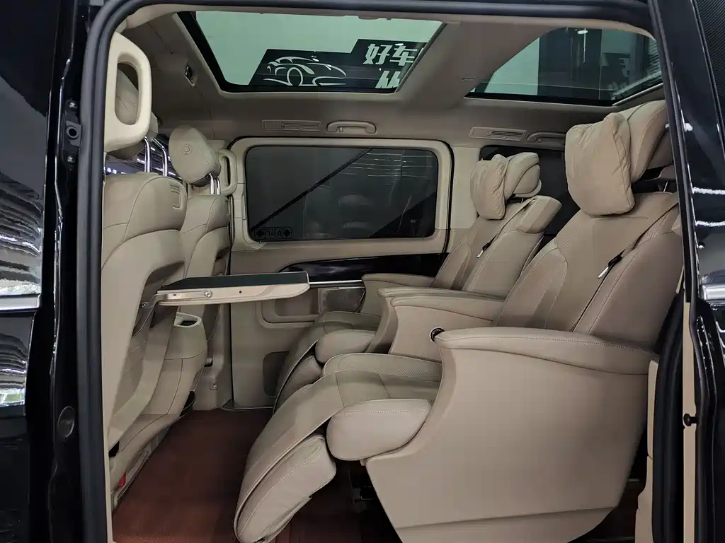 Mercedes-Benz V-Class 2019 — фото 13