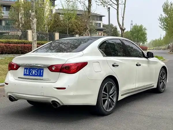 Infiniti Q50L 2015