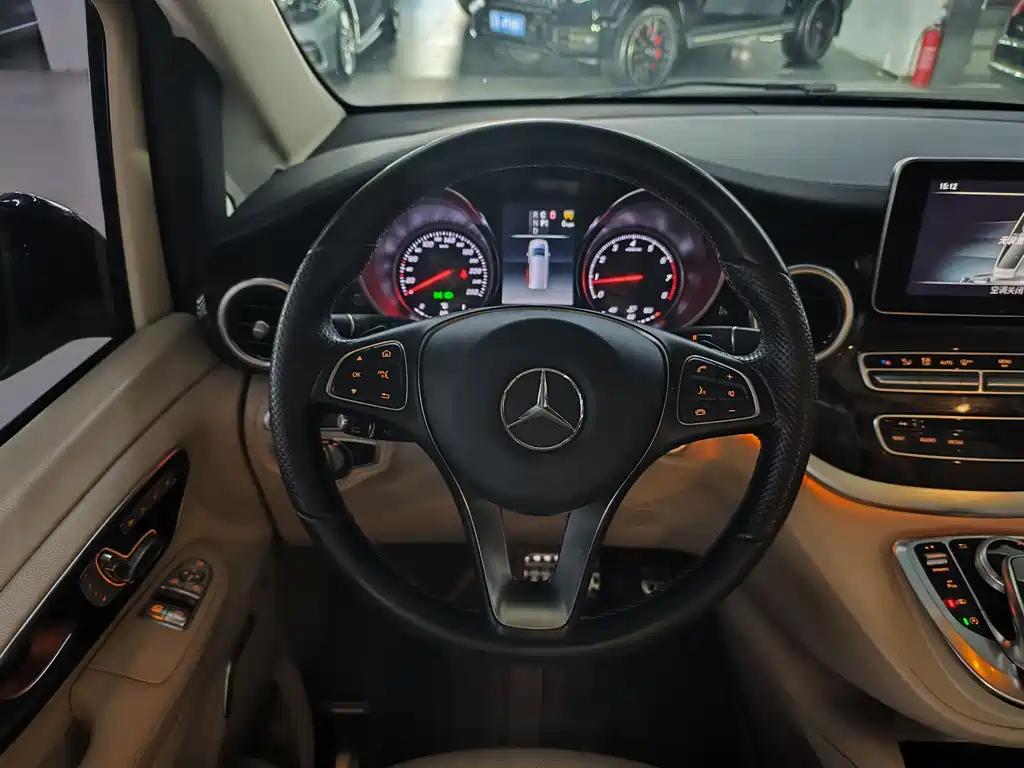 Mercedes-Benz V-Class 2019 — фото 10