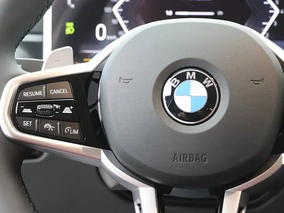 BMW 3 Series 2025 — фото 16
