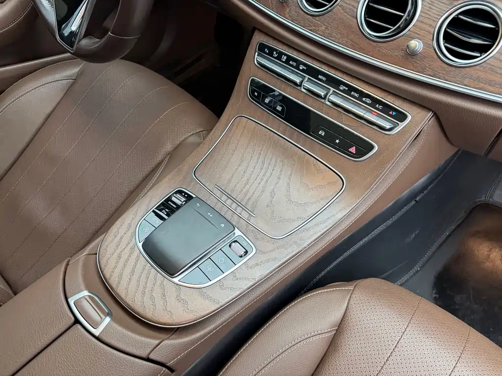Mercedes-Benz E-Class 2023 — фото 18