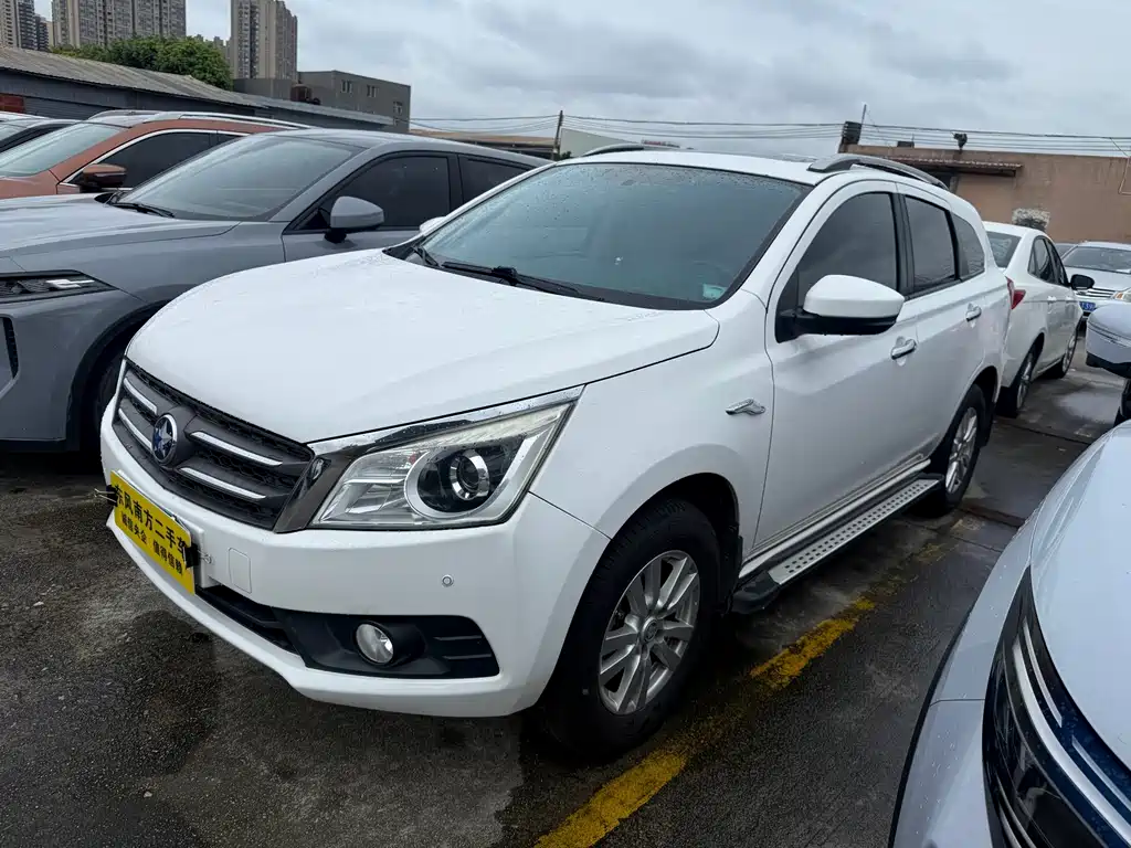 Venucia T70 2016