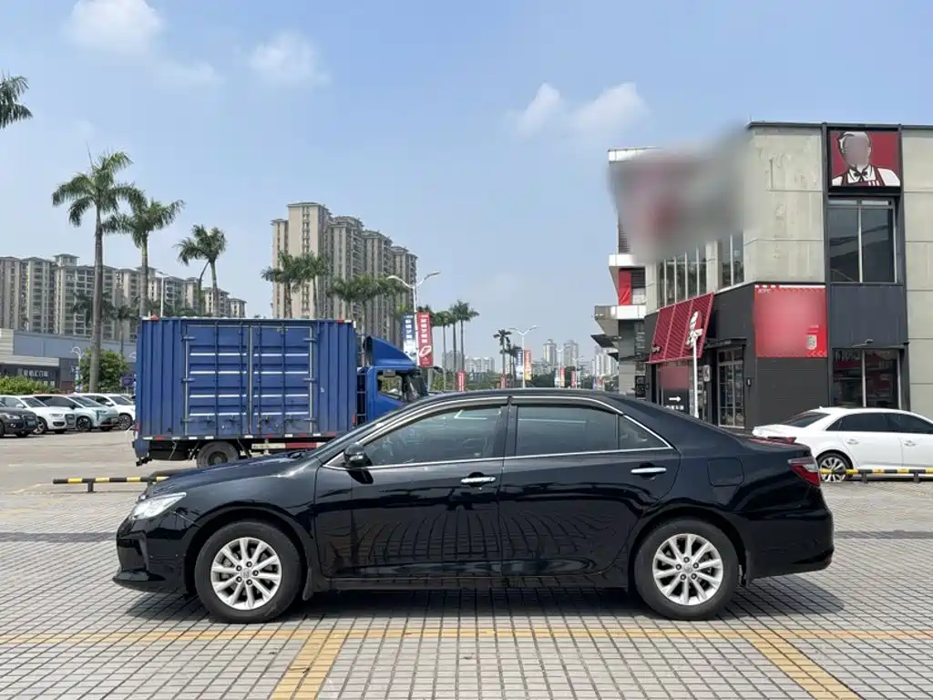 Toyota Camry 2015 — фото 23
