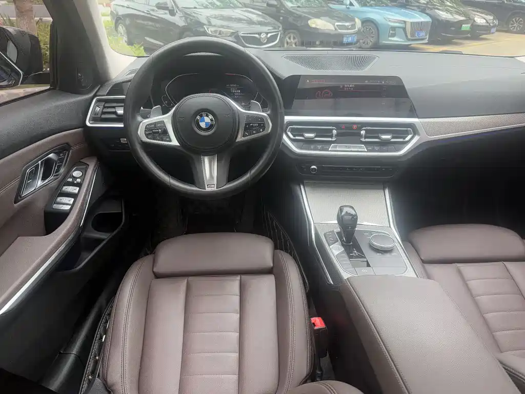 BMW 3 Series 2019 — фото 11