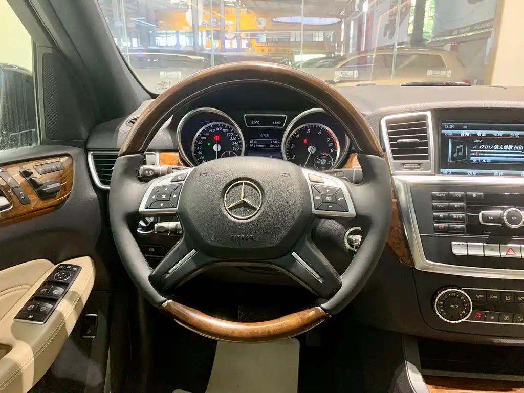 Mercedes-Benz M-Class 2015 — фото 10