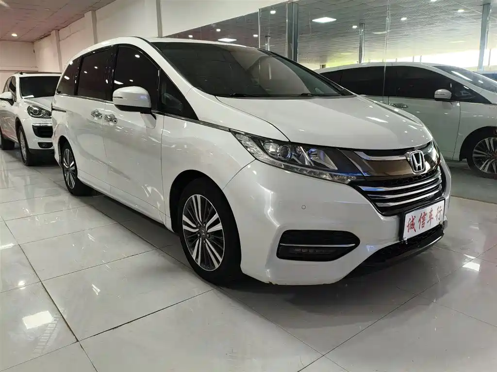 Honda Odyssey 2018 — фото 3