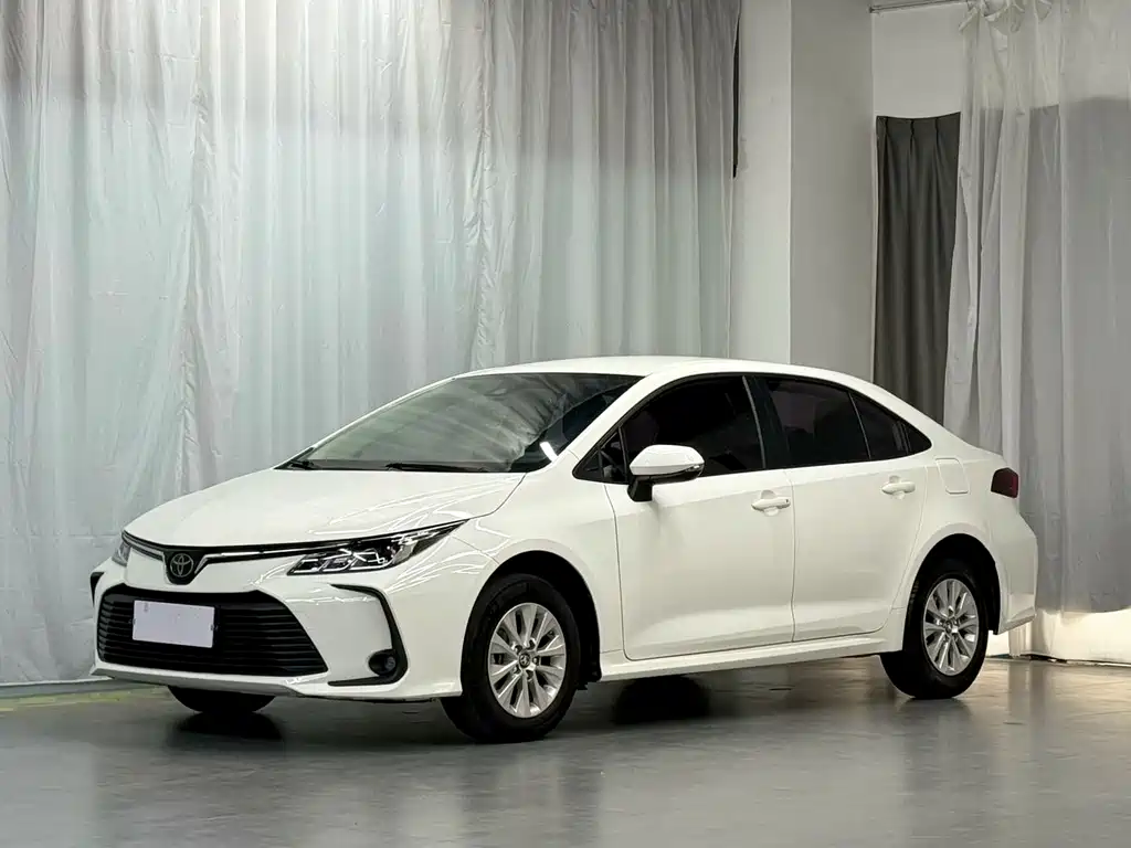 Toyota Corolla 2021 — фото 1