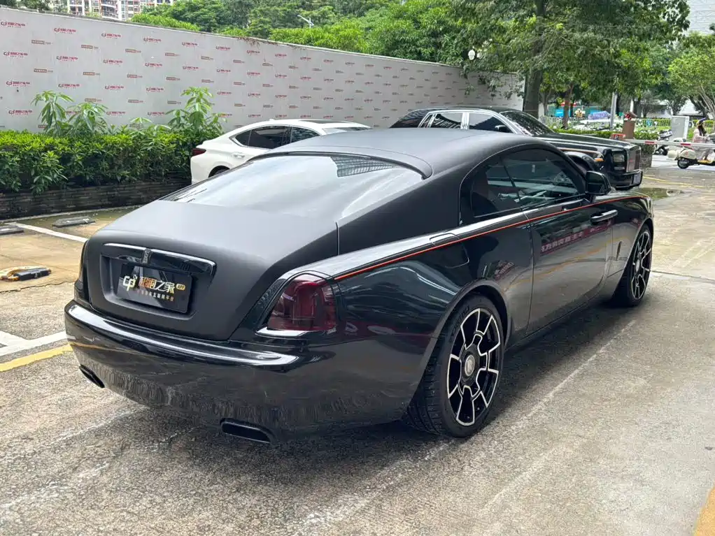 Rolls-Royce Phantom 2018 — фото 12