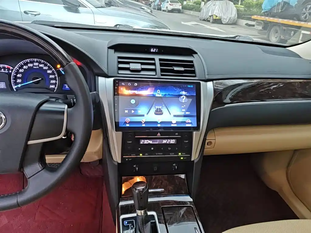 Toyota Camry 2017 — фото 13