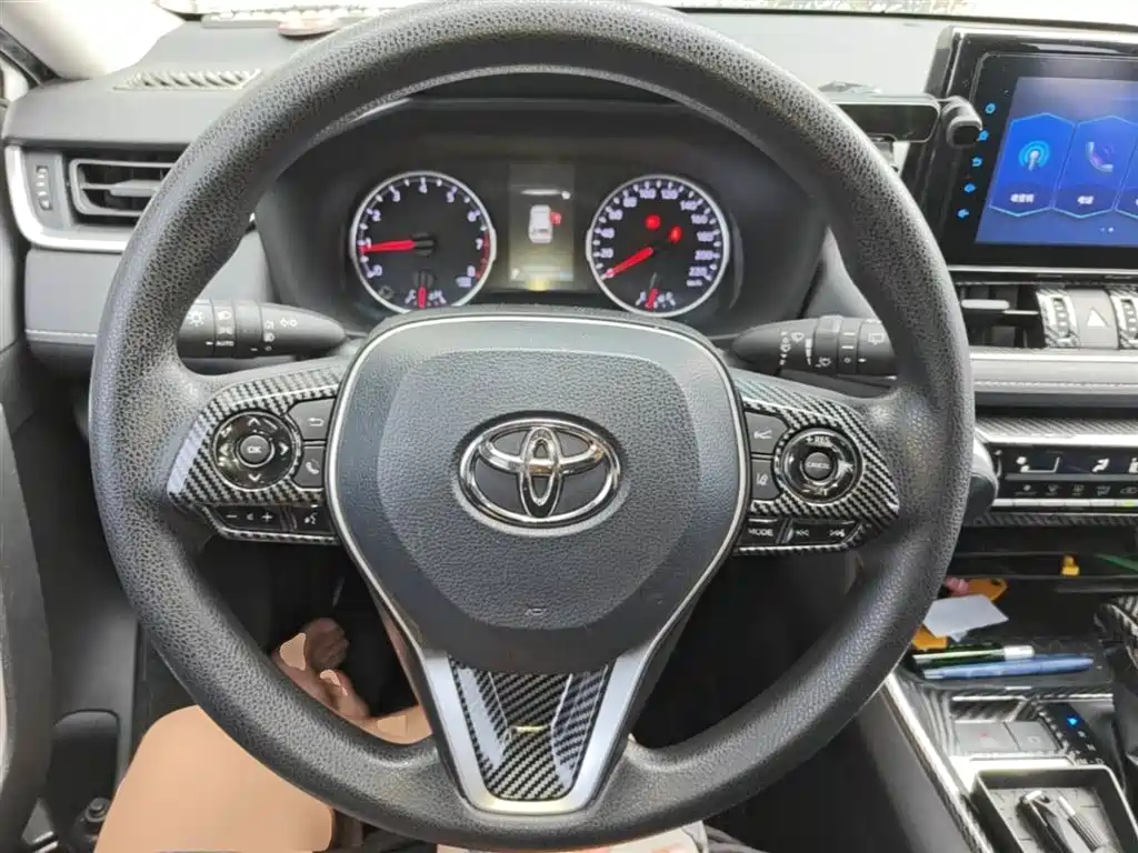 Toyota RAV4 2021 — фото 11