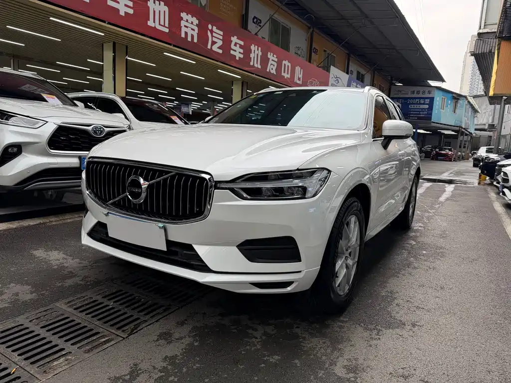 Volvo XC60 2018 — фото 1
