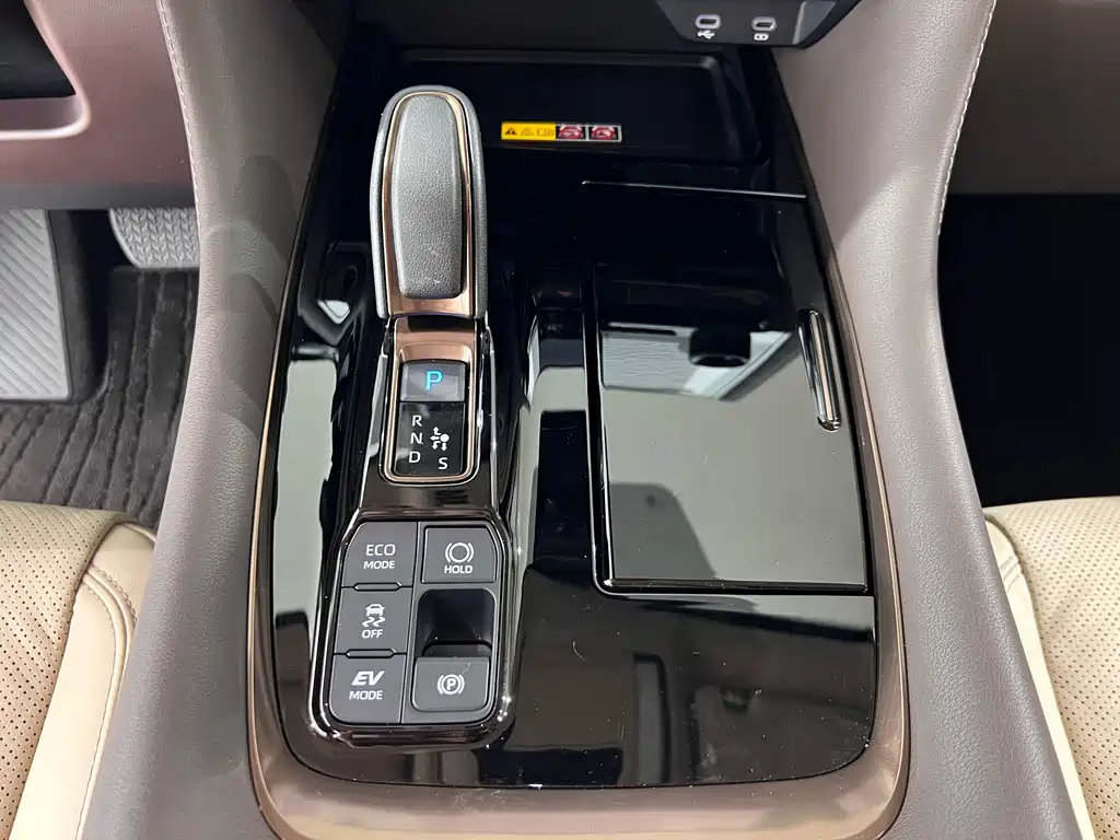 Toyota Vellfire 2025 — фото 27