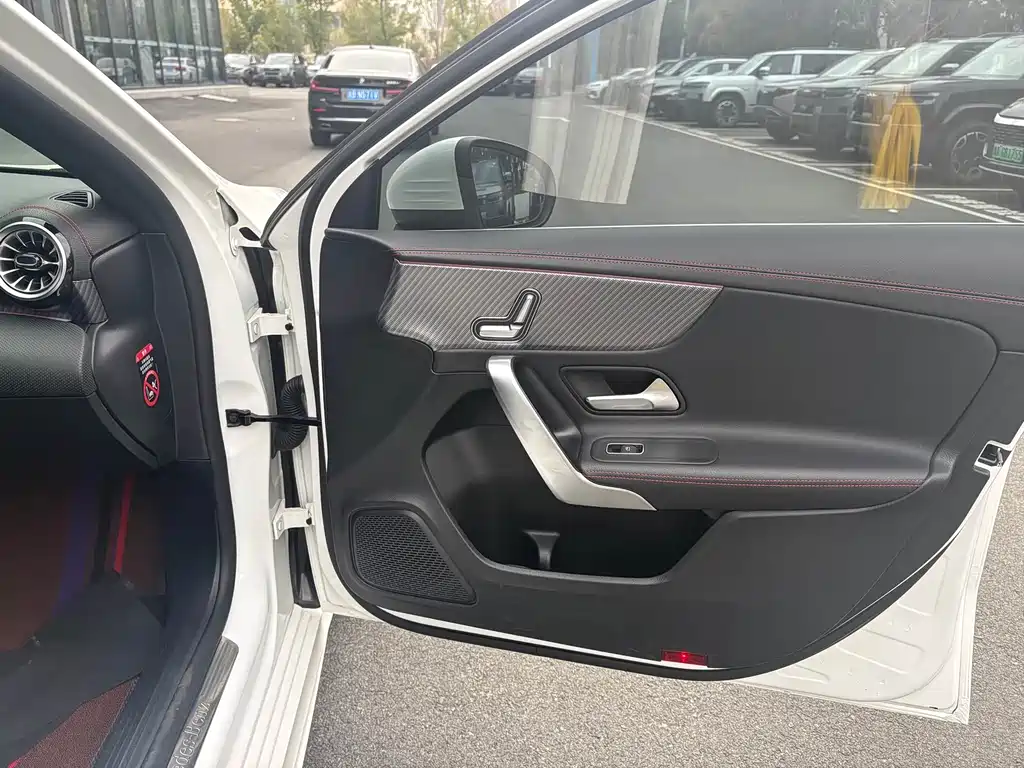 Mercedes-Benz A-Class 2024 — фото 13