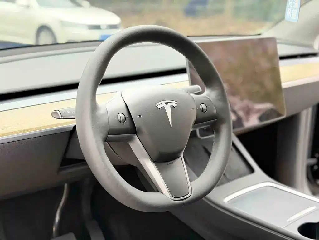 Tesla Model Y 2023 — фото 8