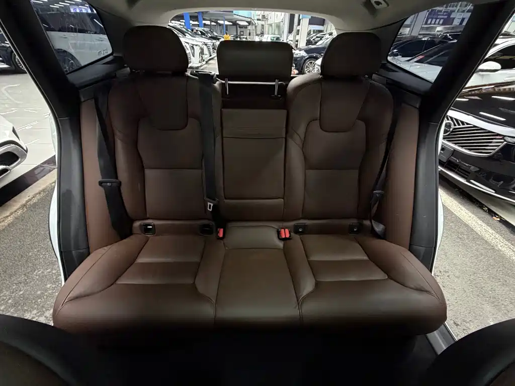 Volvo XC60 2018 — фото 24
