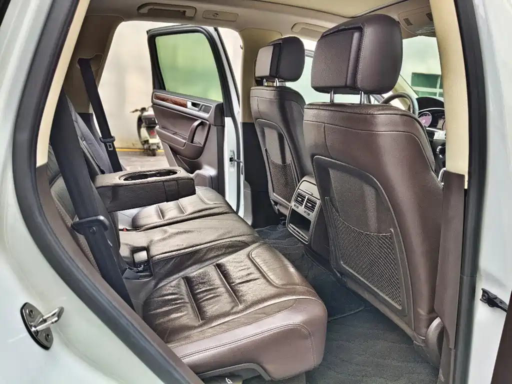 Volkswagen Touareg 2015 — фото 12