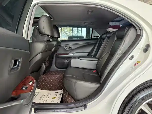 Toyota Crown 2012