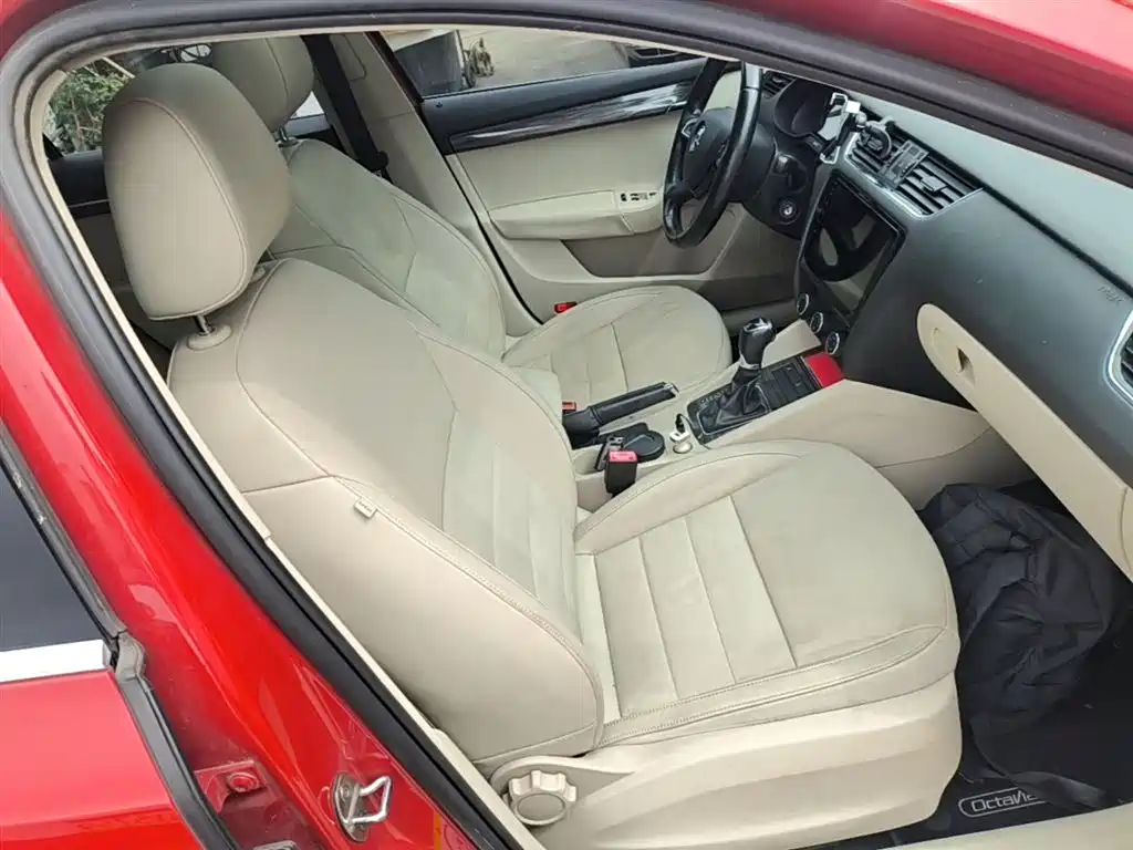 Skoda Octavia 2015 — фото 25