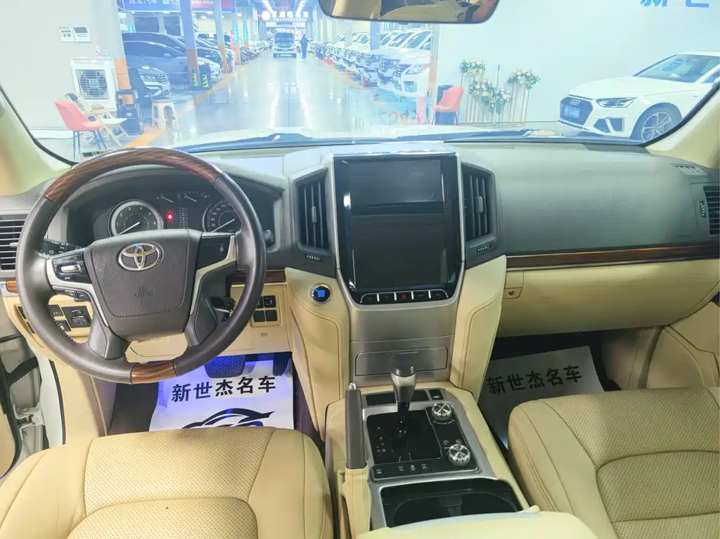 Toyota Land Cruiser 2017 — фото 4