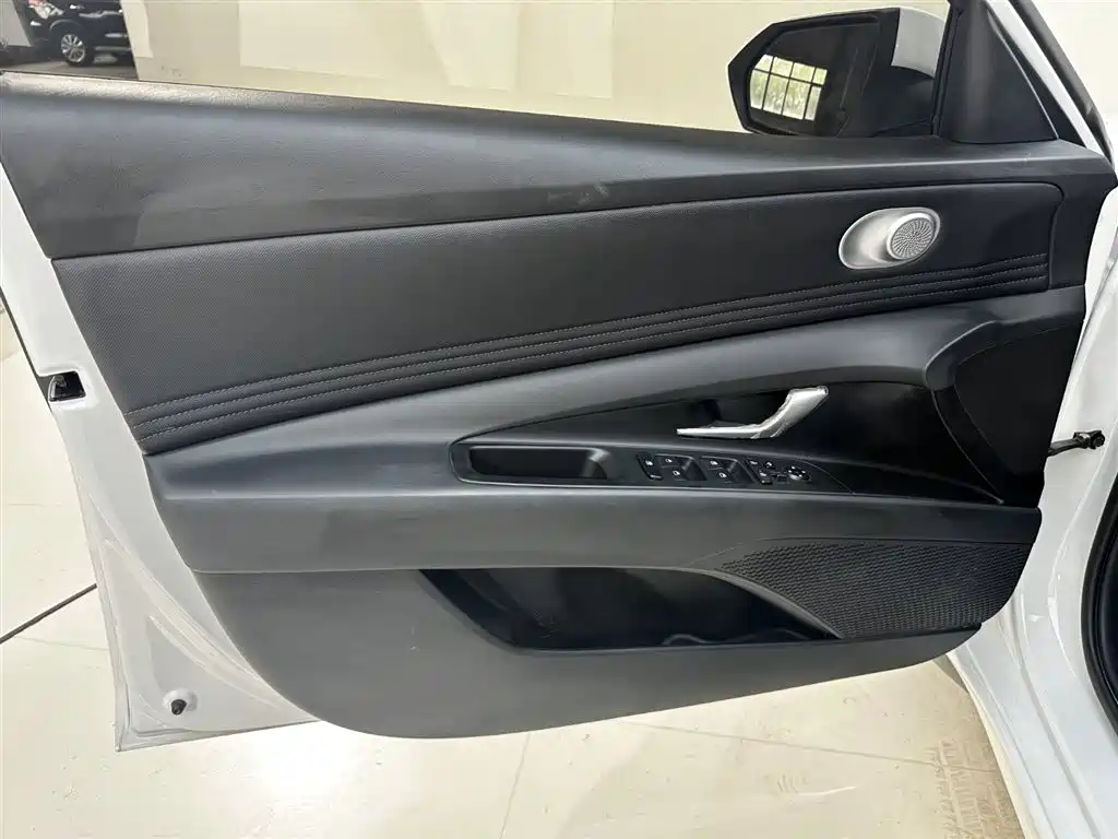 Hyundai Elantra 2023 — фото 5