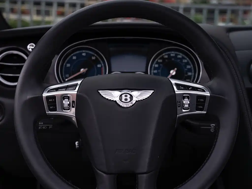 Bentley Continental 2017 — фото 15
